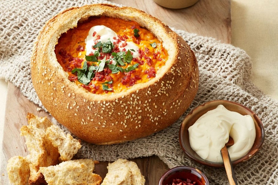 Cheesy Smoked Capsicum Dip Cob Loaf