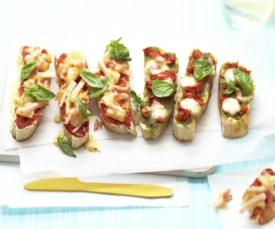 Pizza fingers for hot school lunch