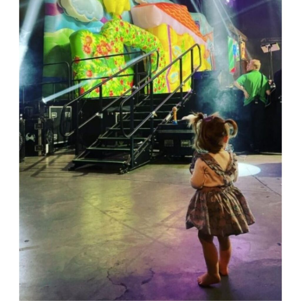 Lulu and Lottie backstage at a Wiggles show