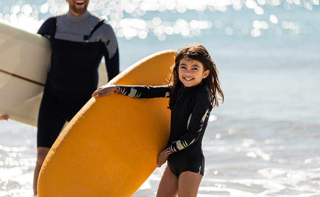 Real life Aussie Japanese family surfs together in Byron Bay