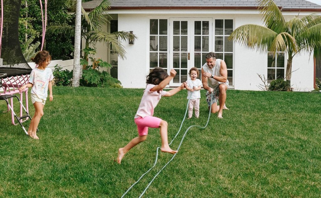 Sam Wood backyard workout with his daughters