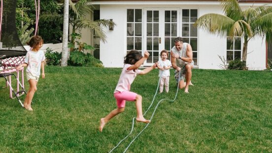 Sam Wood backyard workout with his daughters